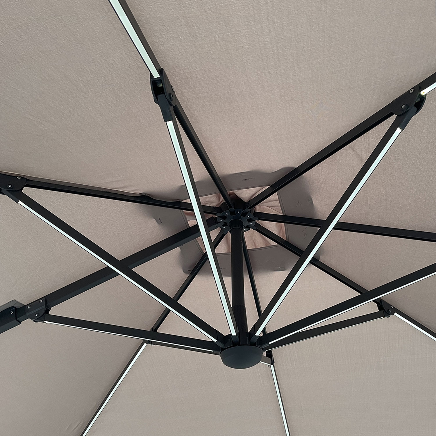Parasol déporté MOLOKAI rectangulaire LED 3x4m taupe