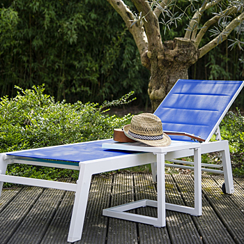 Set bain de soleil et table d'appoint BARBADOS en textilène bleu - aluminium blanc